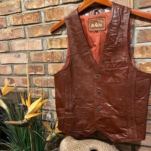 VINTAGE HI GEAR GENUINE BROWN LEATHER VEST. SIZE MEDIUM.